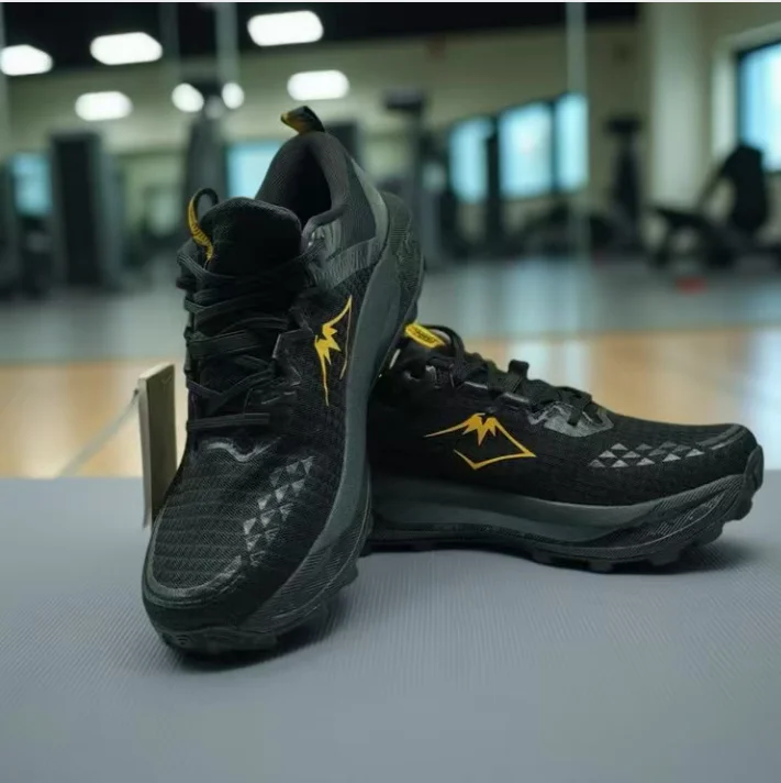 

2025 Winter Bestsellers: Lightweight Breathable Outdoor Running Shoes Durable Track Running Shoes Excellent