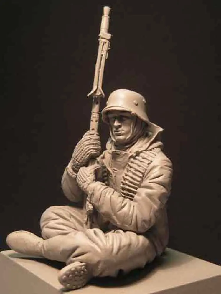 Resin Figure Model Kit Unassambled 1/16 ancient Infantry sit and smile (NO BASE )    Unpainted collect Figure Building Kit