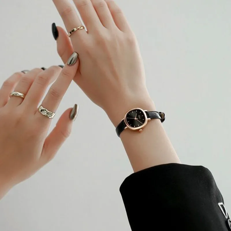 Kegllect Ladies Vintage Quartz Watch Women Classic Small Square Dial PU Strap Watches Jam Tangan Perempuan