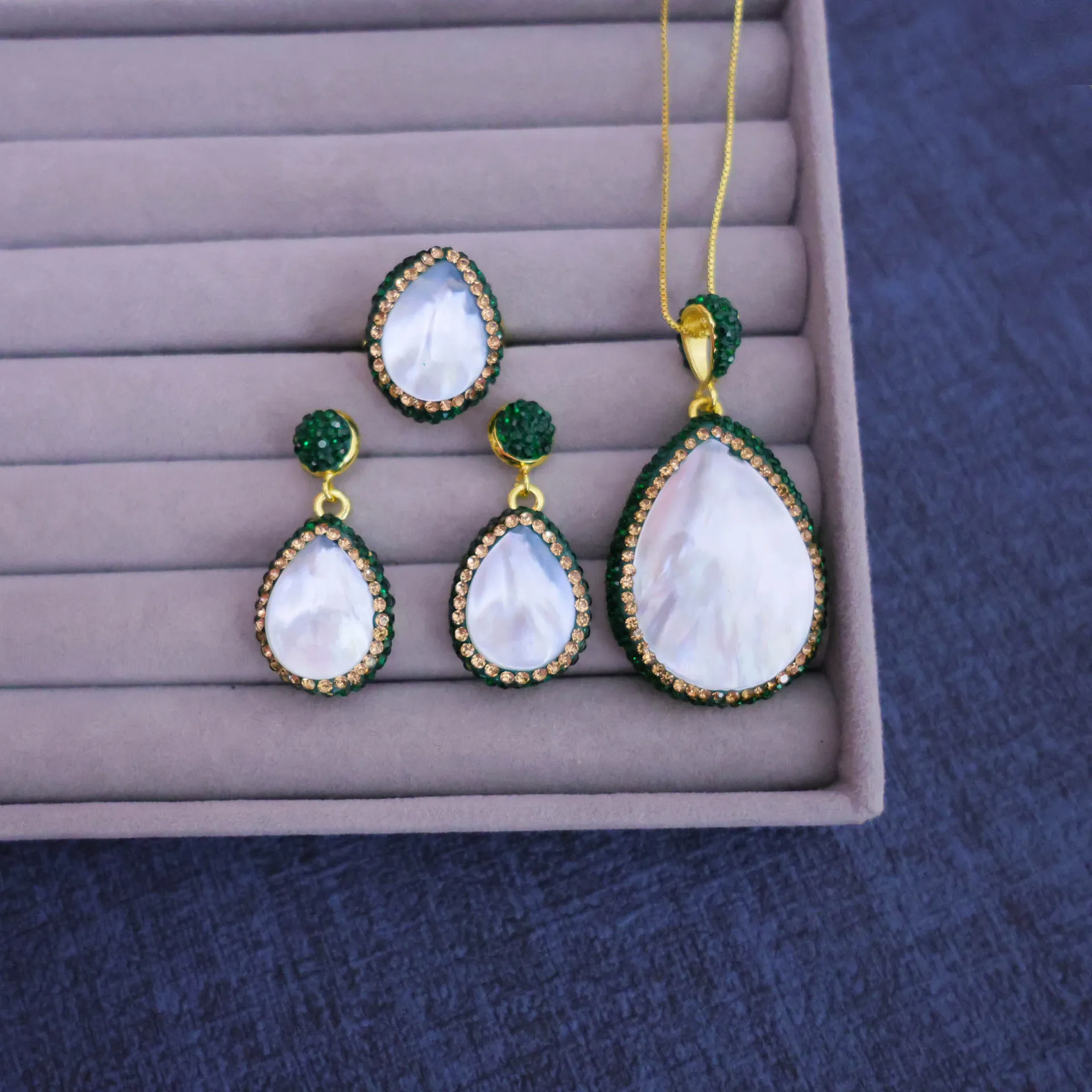 

Natural Baroque pearl inlaid with natural tourmaline colored stone three-piece set, European and American popular jewelry pearl