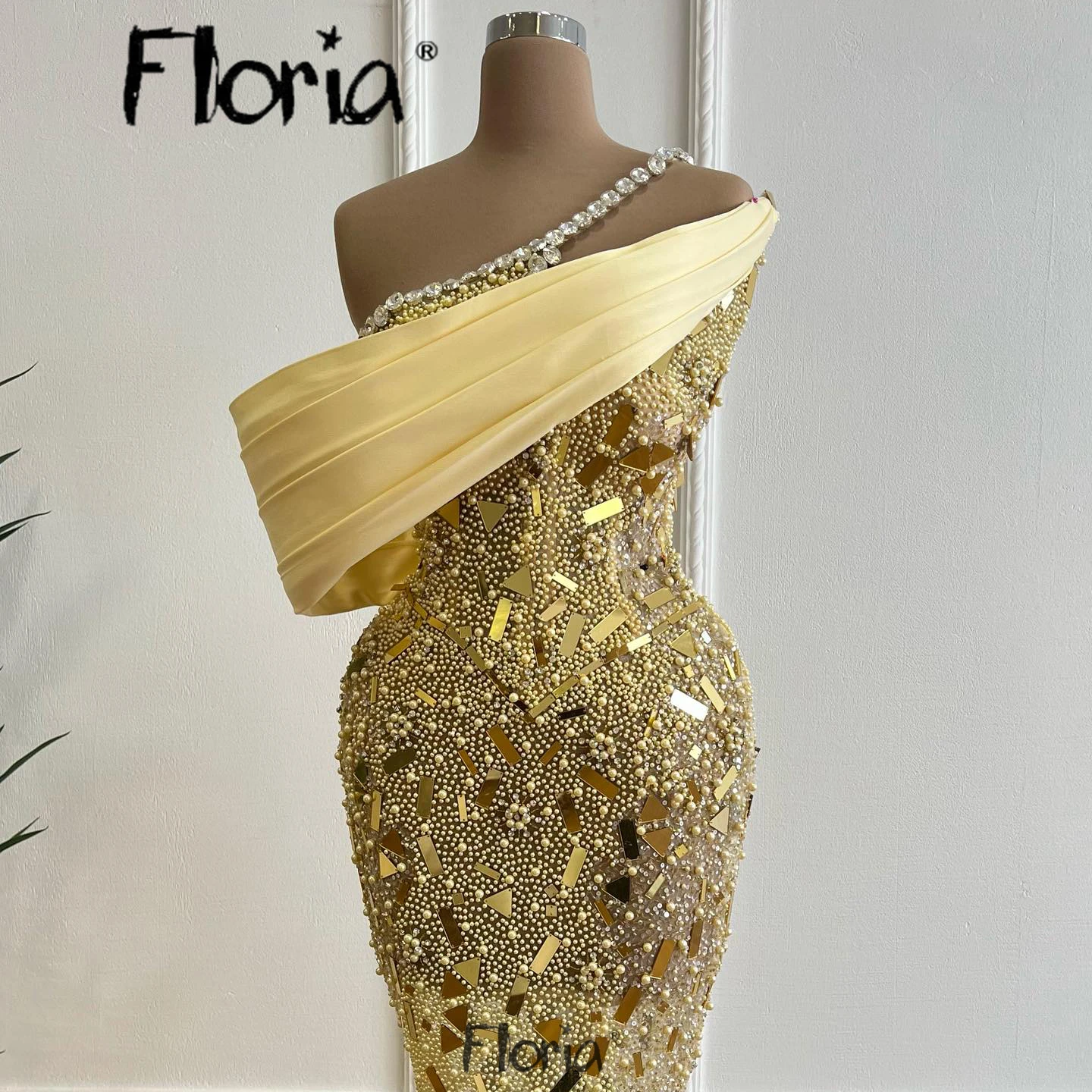 Gold Strap Off Shoulder Party Dress Illusion Customized Dubai Wedding Guest Gowns Heavy Handmade Crystals vestidos de fiestas