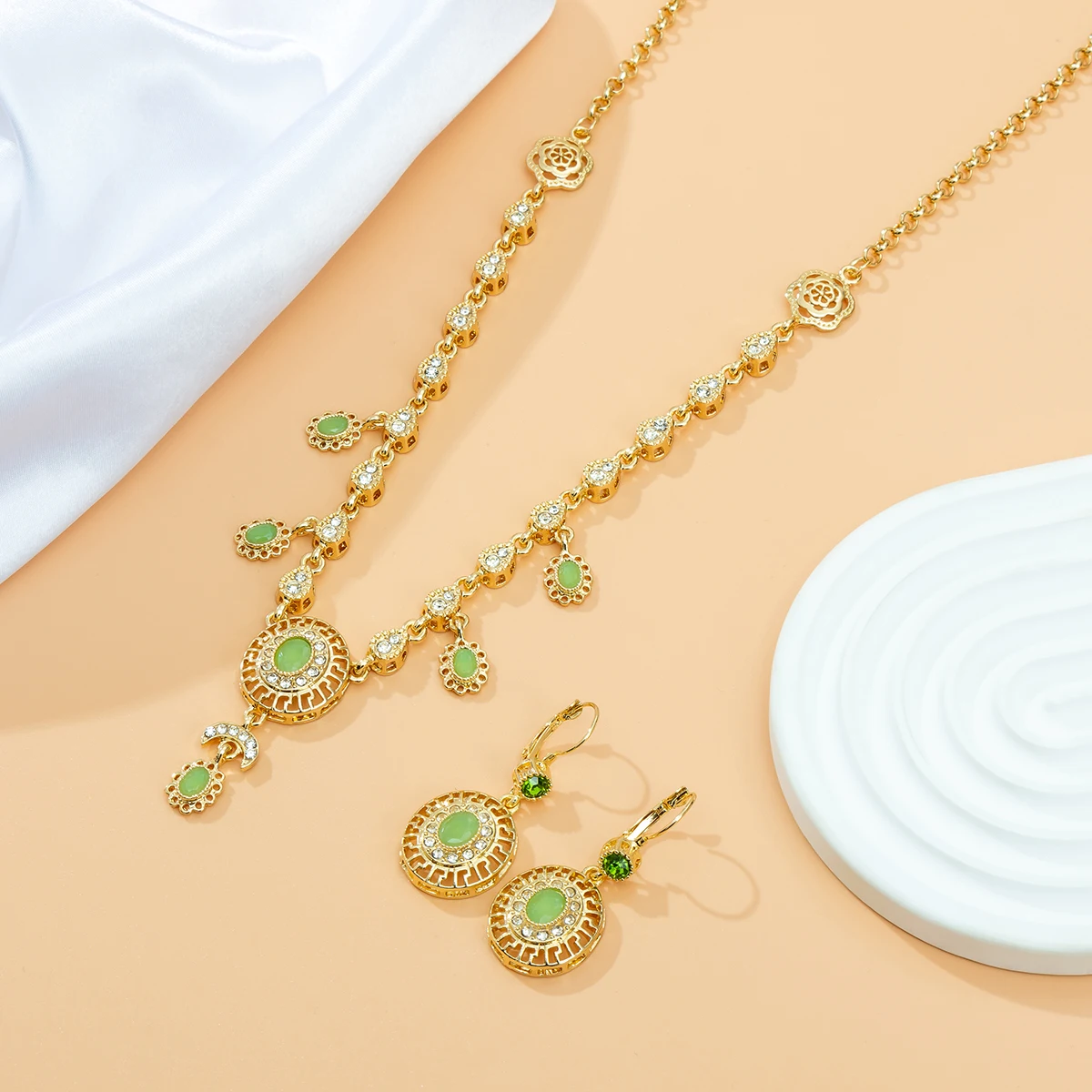 

Ювелирный набор: колье и серьги в арабском стиле, круглый дизайн, золотистый цвет, для свадебного кафтана