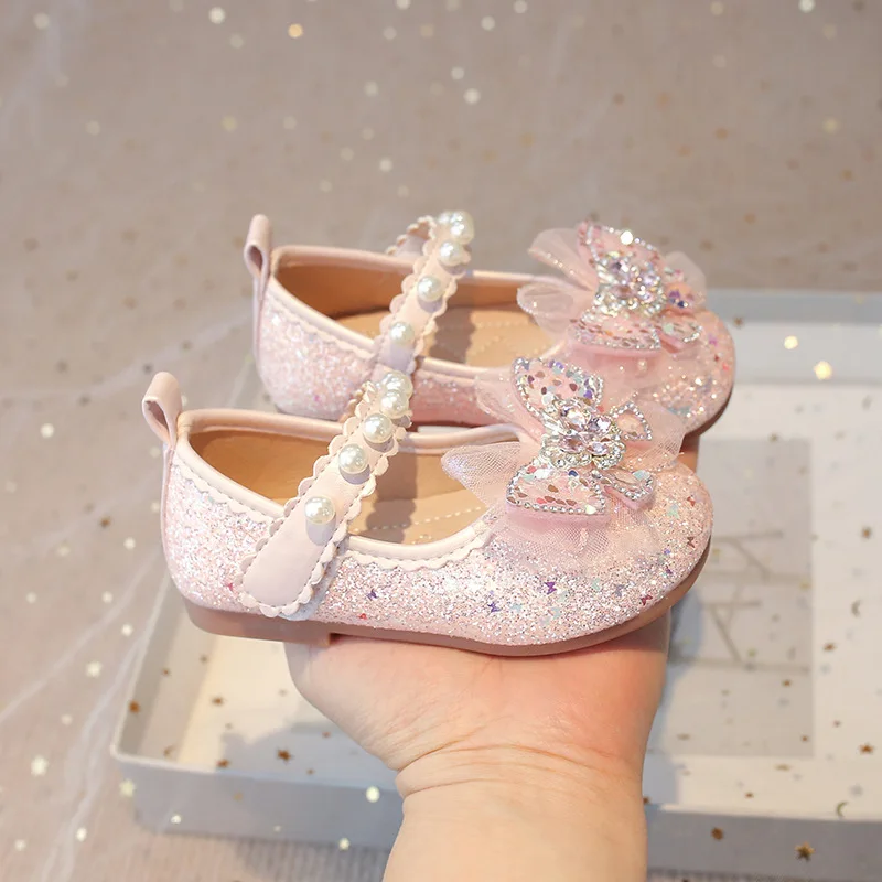 

Новые весенне-летние кожаные туфли с бантом для девочек, мягкая подошва, нескользящие, для выступлений, танцев, прогулок, модные