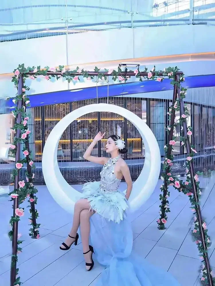 裏庭の夢のようなスイングチェア、子供の庭の造園スイングチェア用の光る機能を備えたユニークなパティオスイング