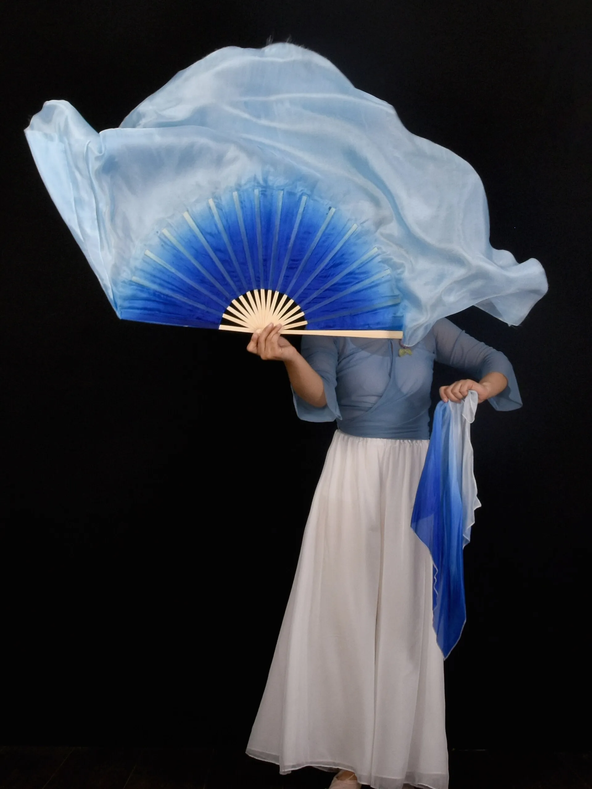 Blue Gradient 100% Silk Veil One Pair Belly Dance Competition Show Props Stage Performance Folk National Chinese Yangko Fan New