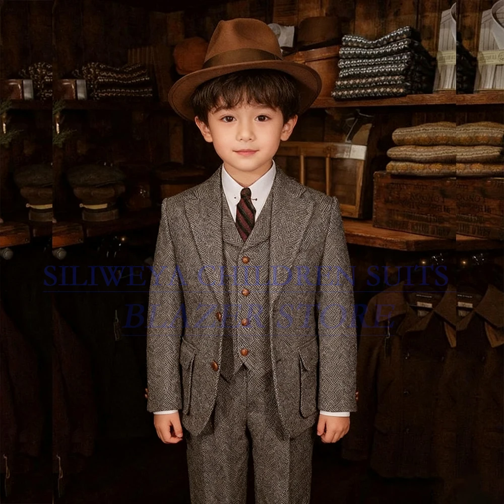 

Luxury Herringbone Boy's Suits 3 Piece Jacket Pants Vest Chic Single Breasted Notch Lapel Back Vent Kids Clothing Outfits Sets