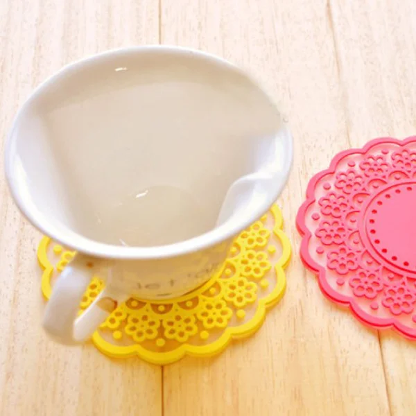 

4pcs Yellow Hollow-Out Lace Silicone Cup Coasters 10Cm Non-Slip Insulated Mats For Desk Tableware Protection Reusable Cup Pads