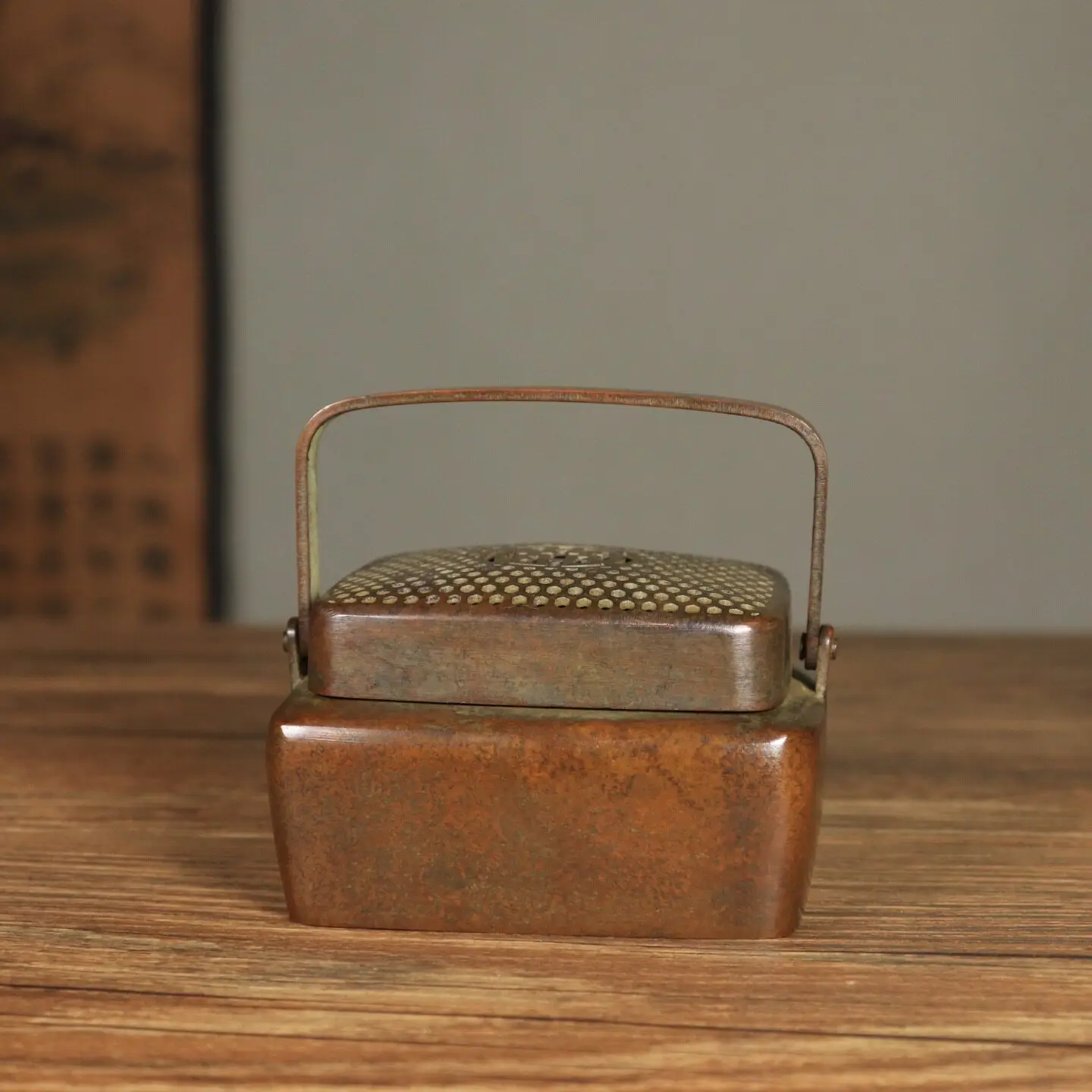 Hollow OutVintage Square Copper Hand Warmer Dual-use Incense Burner Portable Charcoal Censer Hollow Out Incense Holder Chinese C