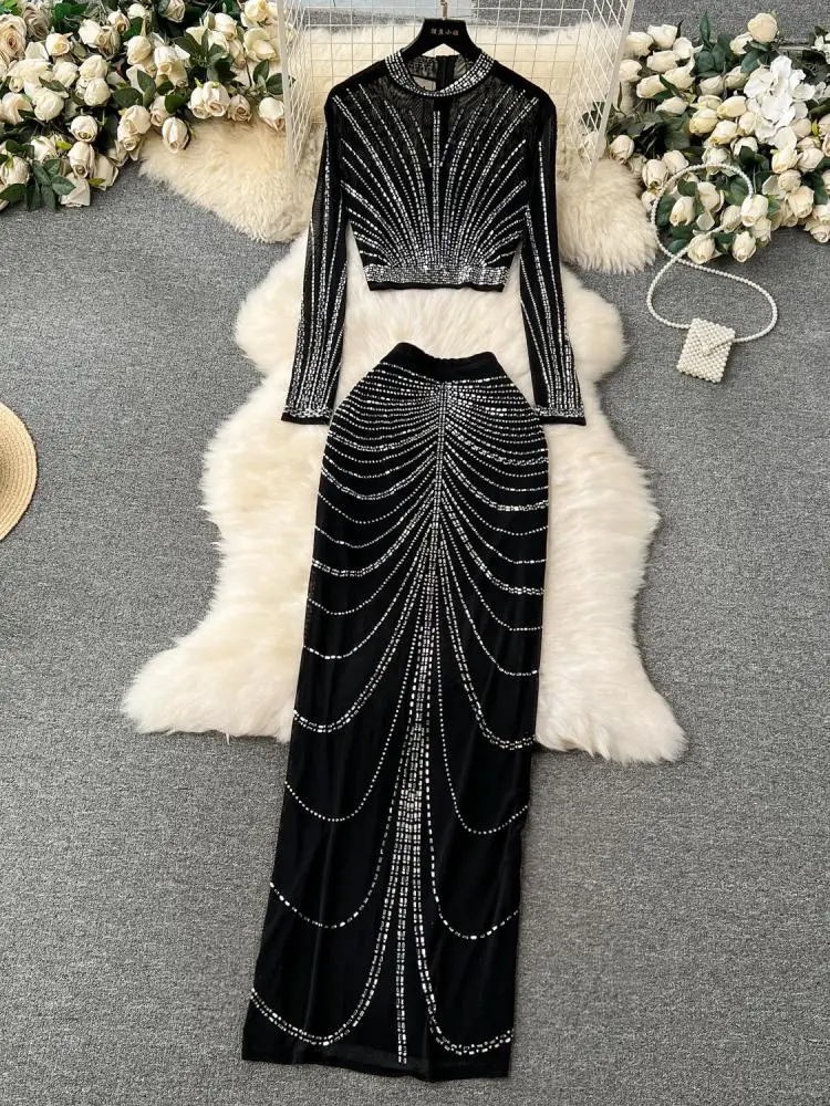 

Черный элегантный комплект из двух предметов с бриллиантами для женщин, короткий топ с круглым вырезом и длинными рукавами и длинные юбки с высокой талией, сексуальный костюм для женщин на осень