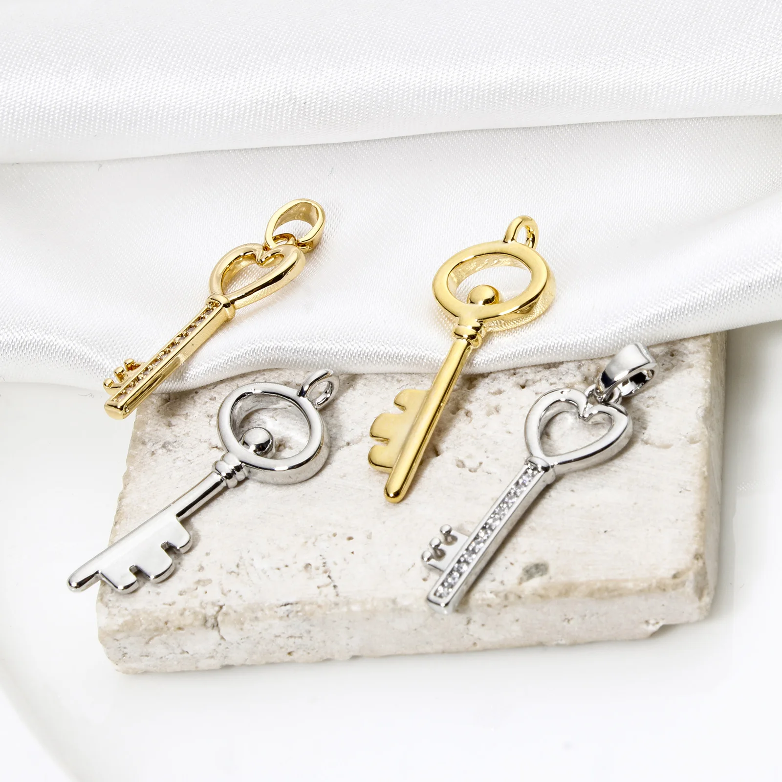 2pcs New Brass Charms Multicolor Heart Key Hollow Rhinestone Pendants DIY Necklace Earrings For Women Men Party Jewelry Findings