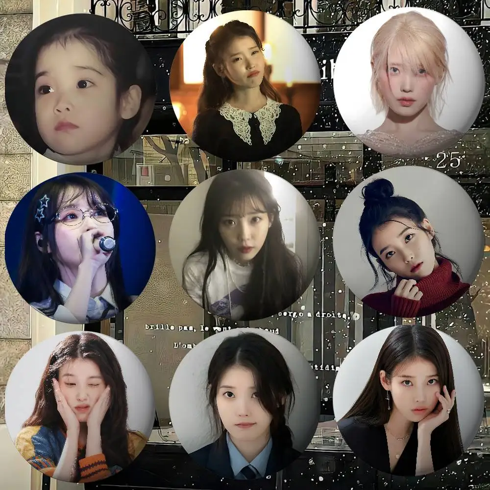 I-Ius-Singer Badges…