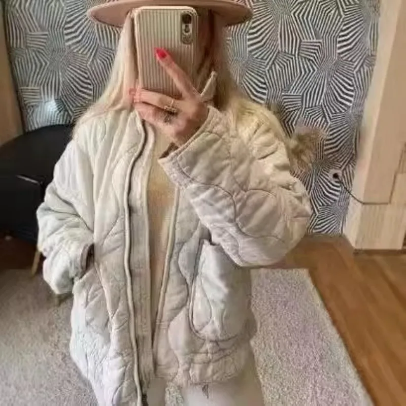 

ZW женская хлопковая куртка, Новое поступление 2025, винтажное стеганое пальто из искусственного шелка с высоким воротником и большим карманом, декоративное стеганое пальто для женщин