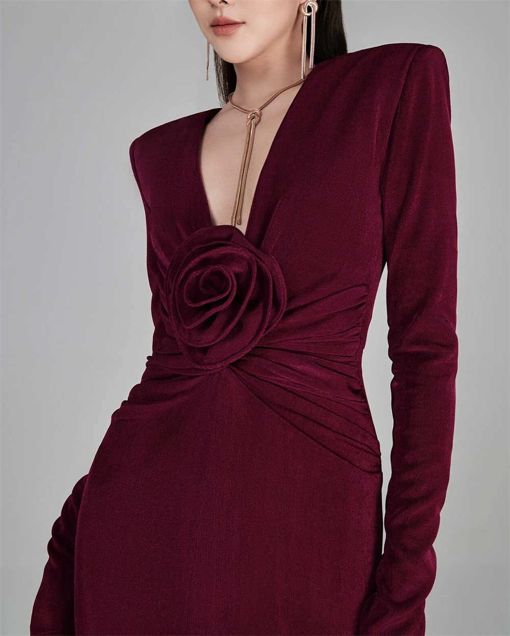 Customized Delicate Burgundy Velvet Evening Dress Elegant Flowers V-Neck Sweep Train Long Sleeves Girdling Vestido De Noche