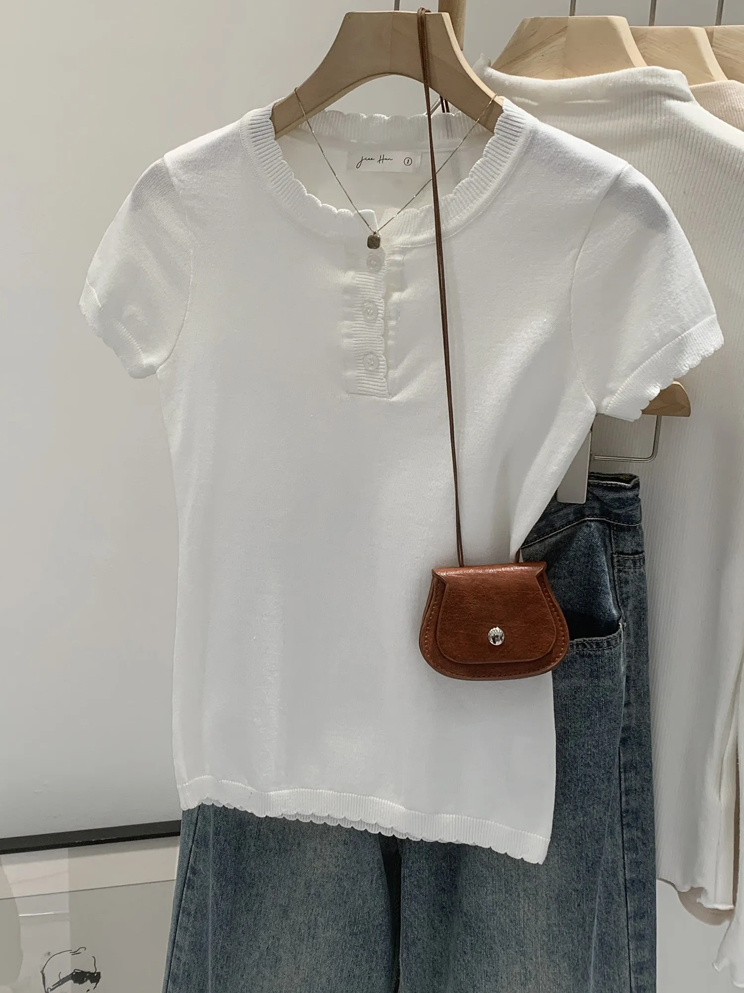 Unique Beautiful Early Summer Button Lace round Neck Short Sleeve T-Shirt Women's New Style Light High Know How to Dress Top