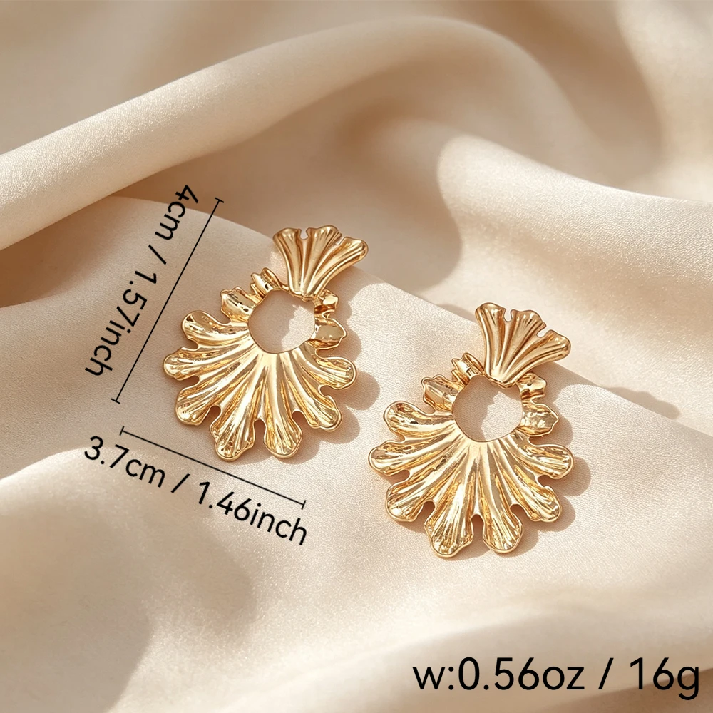 Vintage Embossed Fan-Shaped Flower Earrings, Matte Gold Hollow Flower Leaf Metal Earrings, Everyday Style Accessories