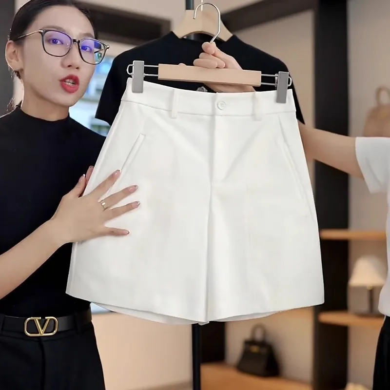 بدلة بيضاء شورت خمس نقاط للنساء شورت صيفي متعدد الاستخدامات بتصميم عصري غير رسمي