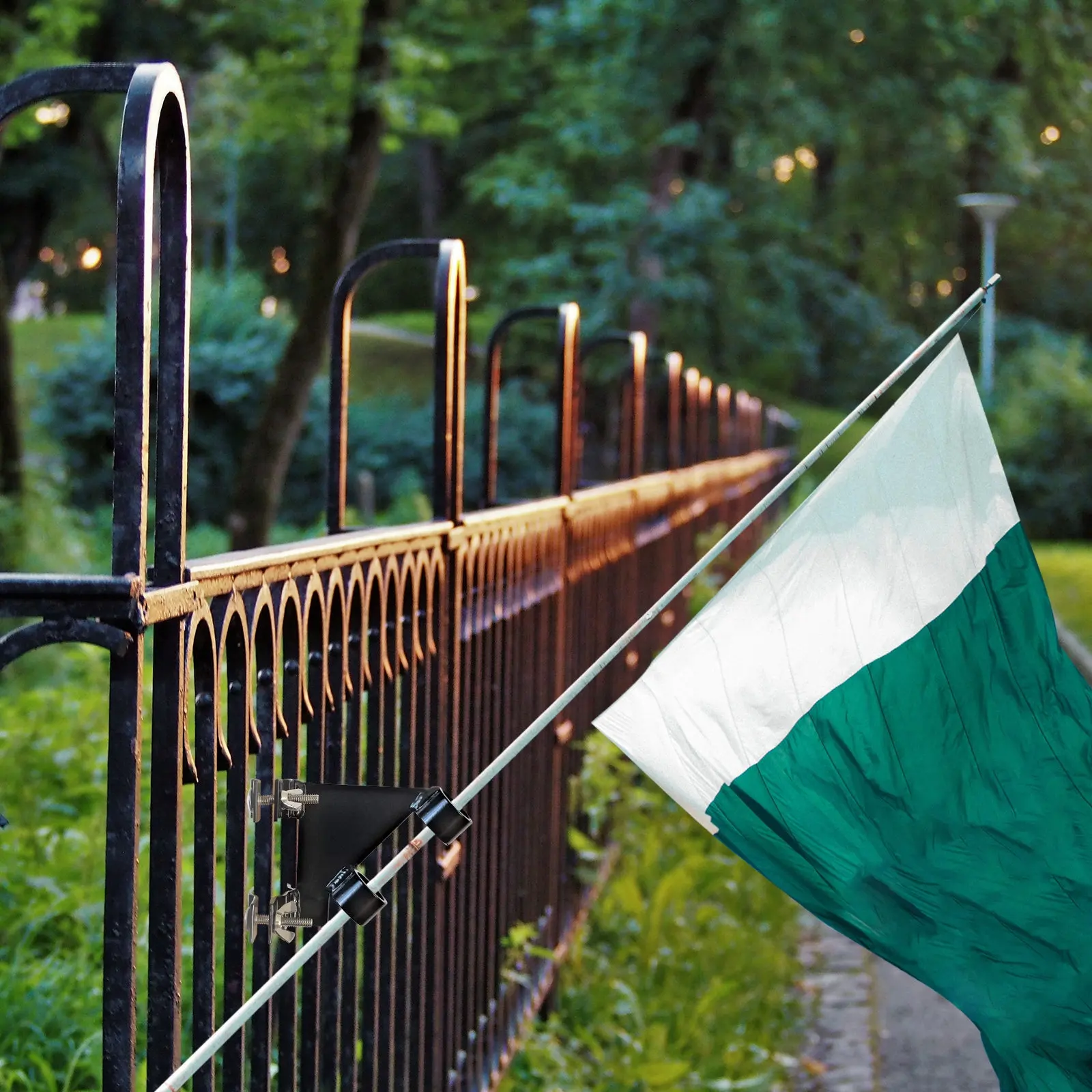 1Pcs Rustproof Wall-Mounted Flagpole Support Base Outdoor Flag Pole Bracket Mounting Base for Fence Garden Holiday Decoration
