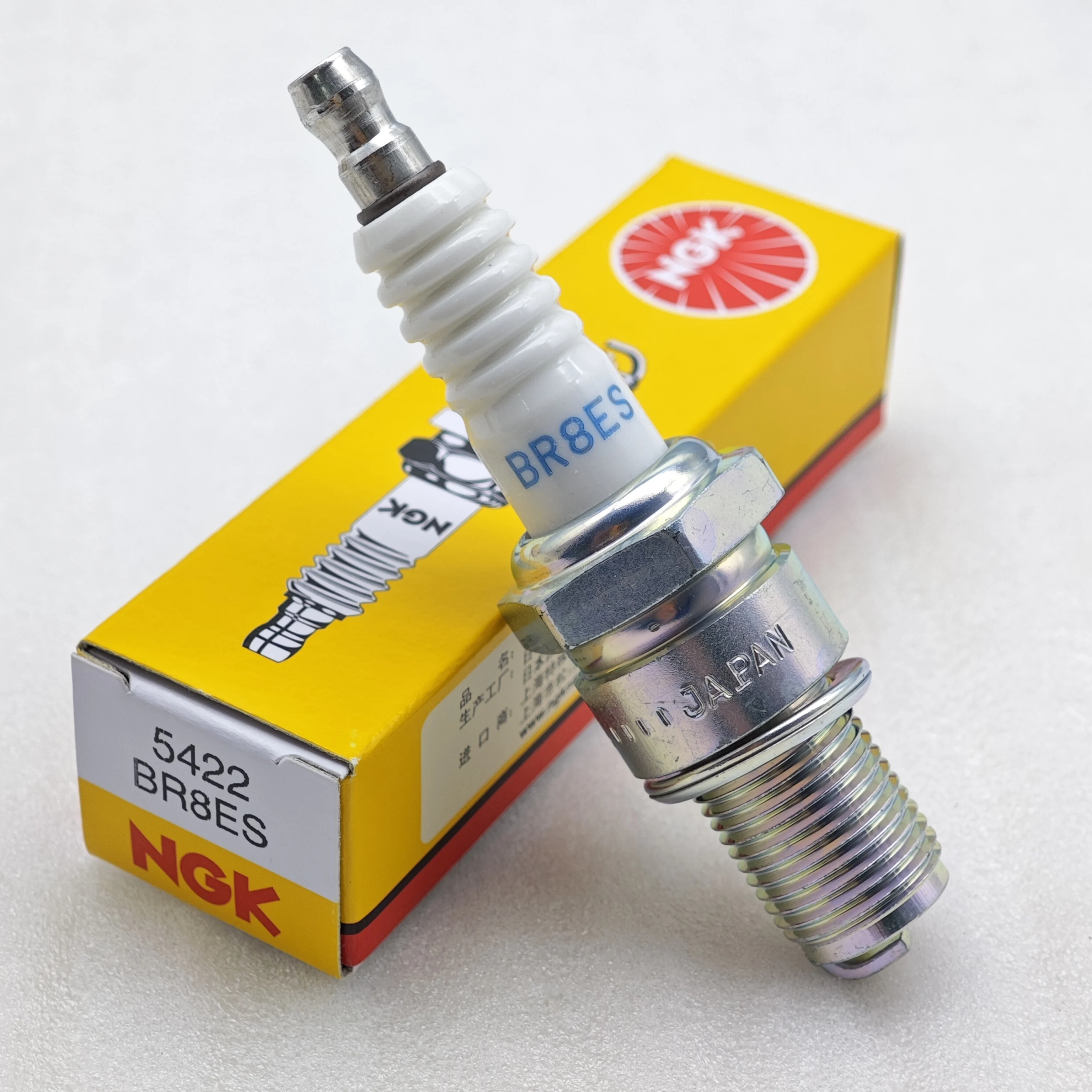 1pcs BR8ES 5422 NGK Spark Plug