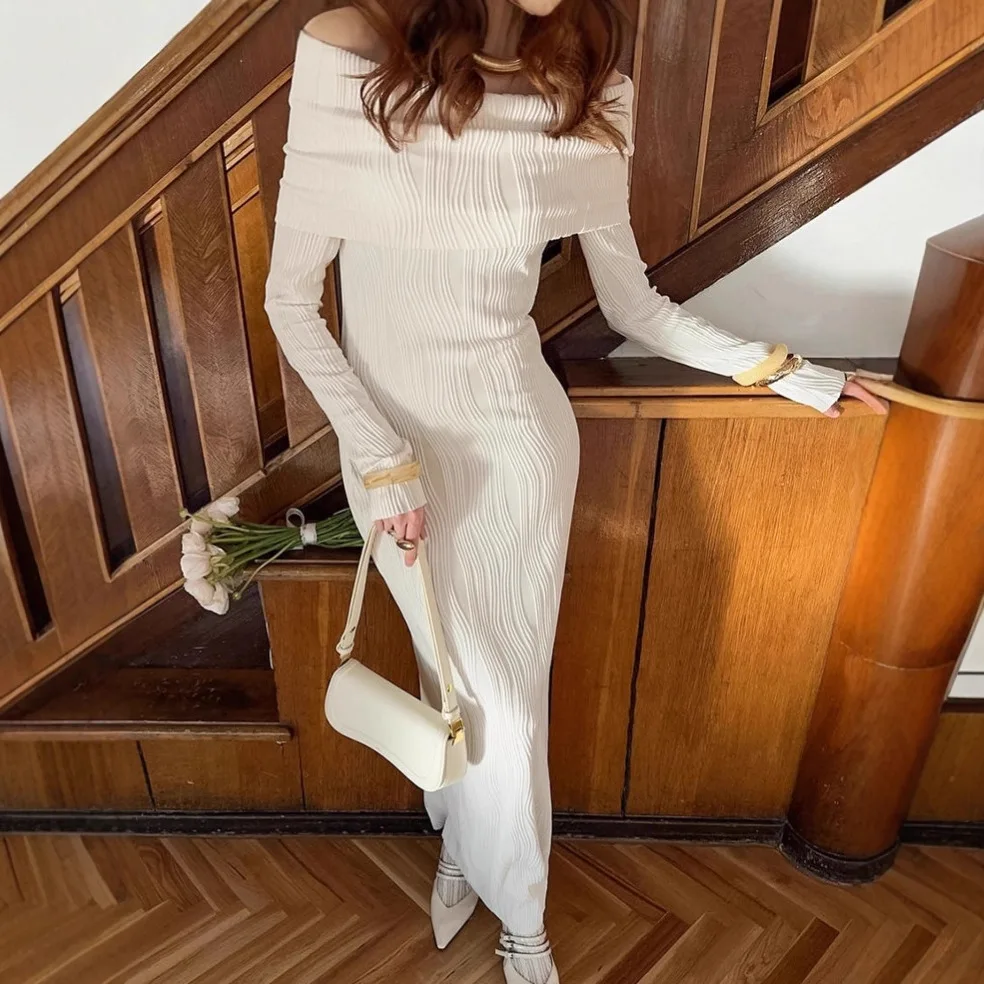 

Elegant High-end Apricot Knitted Dress Women's 2026 Spring Waist One-word Neck Hip Skirt Long Dress