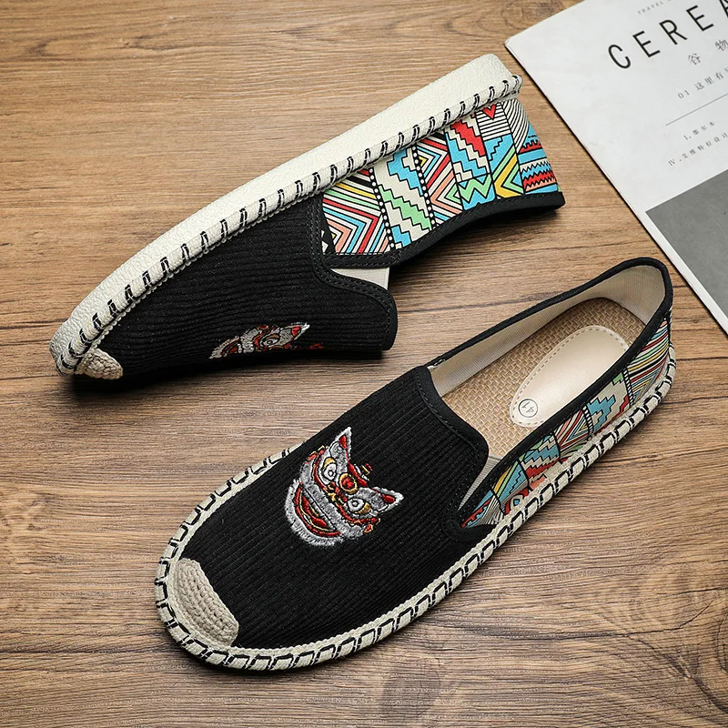 Zapatos de pescador étnicos para hombre, mocasines con bordado de dibujos animados, zapatos informales negros sin cuero, zapatos para hombre