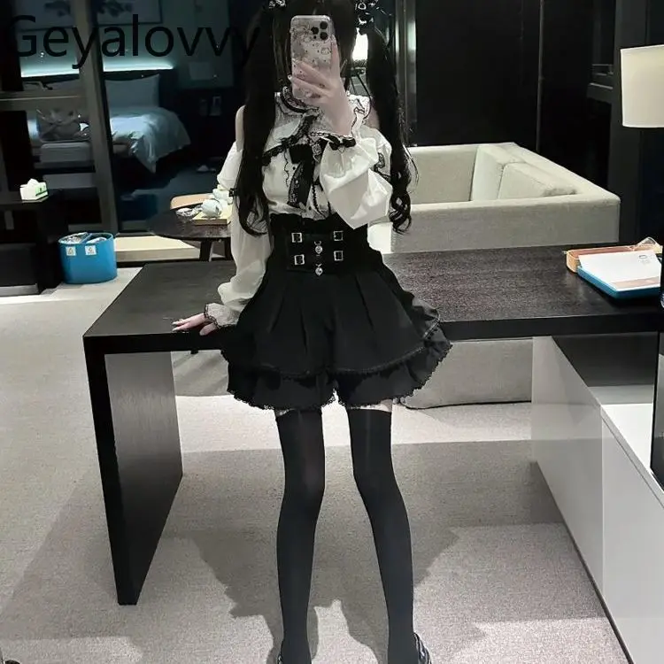 Set di gonna corta giapponese dolce e carina per ragazza bianca con fiocco in pizzo patchwork a maniche lunghe con spalle scoperte e gonna corta ingombrante in vita