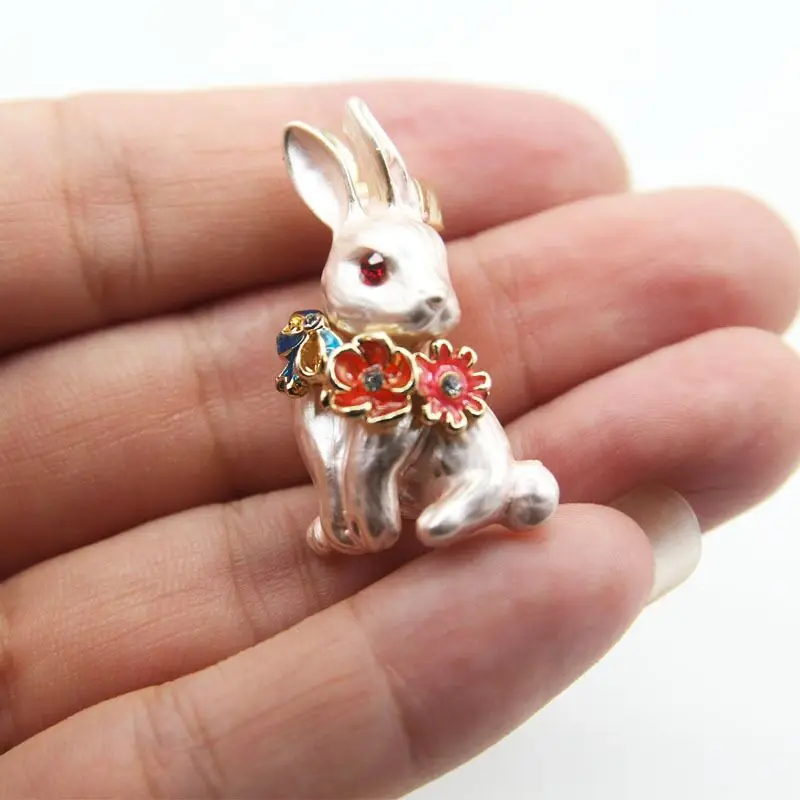 Women New Little Rabbit Brooch Jewelry Fashion Suit Accessories