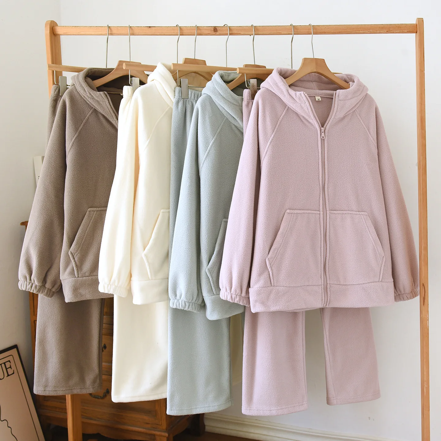 

Autumn and Winter Hooded Pajamas for Women, Coral Fleece Thickened Warm Flannel Loose Home Suit Set