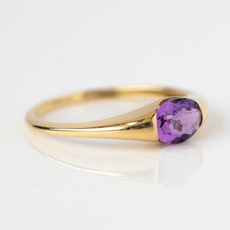 Simple and fashionable purple zircon ring inlaid