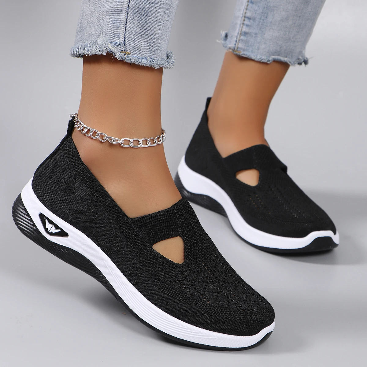 Spring new women\'s sports shoes, fashionable, breathable, lightweight, non-slip, wear-resistant, casual sports shoes, flat shoes