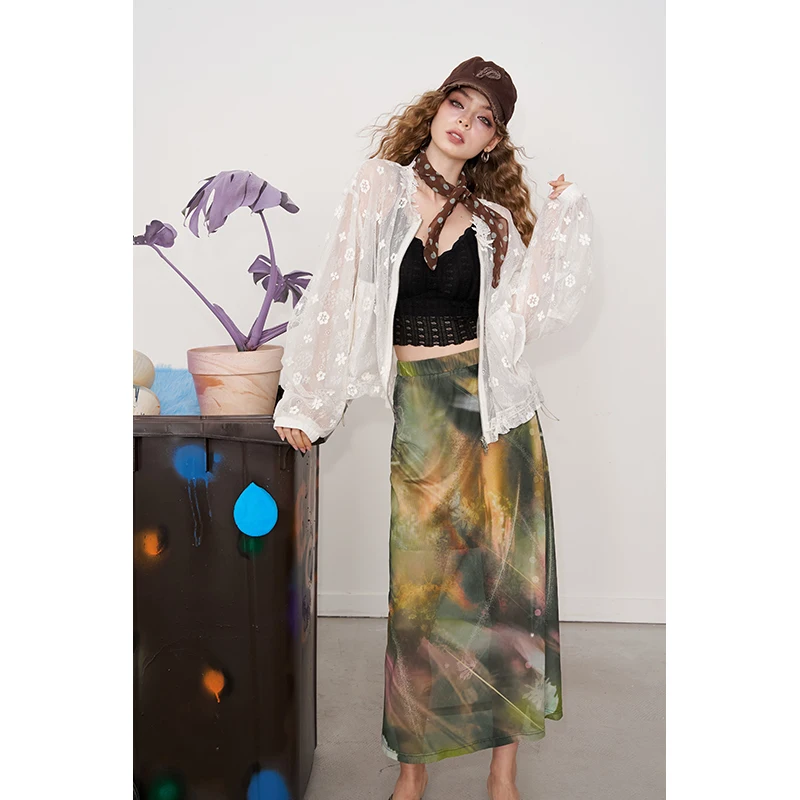 ELFSACK 2025 Summer New Arrival Light Multi-color Oil Painting Style Graphic Maxi Skirt For Woman