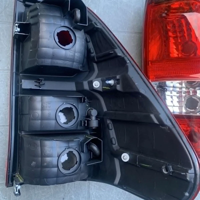 

Dne-zCar Combination Tail Light (Left) for Toyota HILUX 2015-2019 Brake Light Turn Signal Light