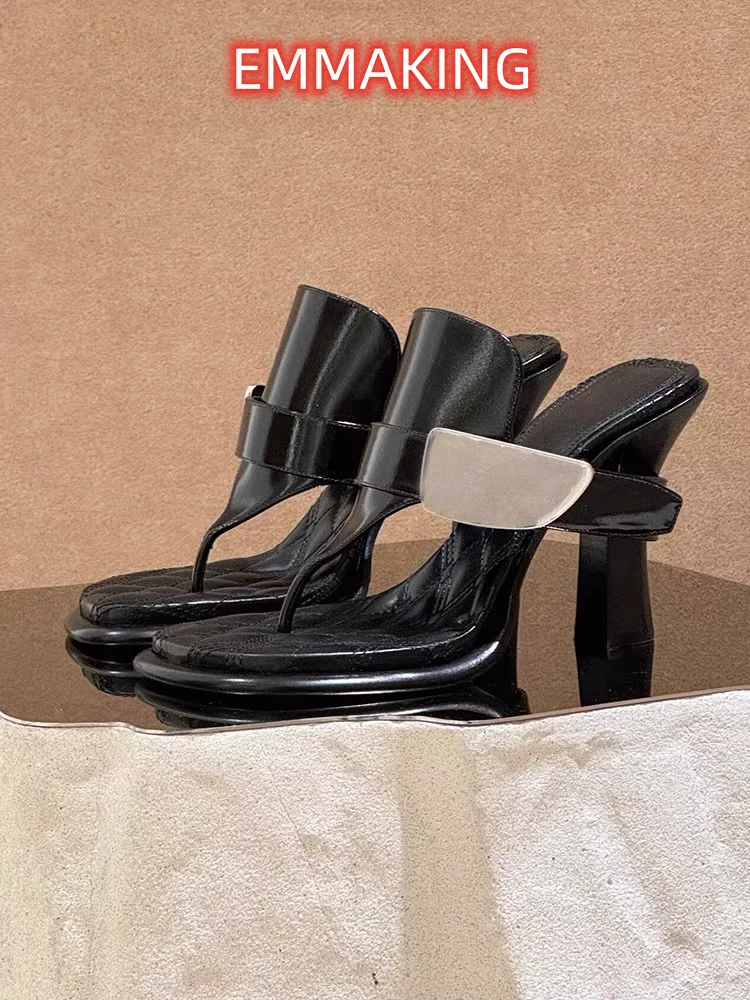 

Fashion Big Square Head Chunky Heels Flip-flops Retro Metal Belt Buckle Plaid Slippers Women Casual High Street Clip Toe Sandals