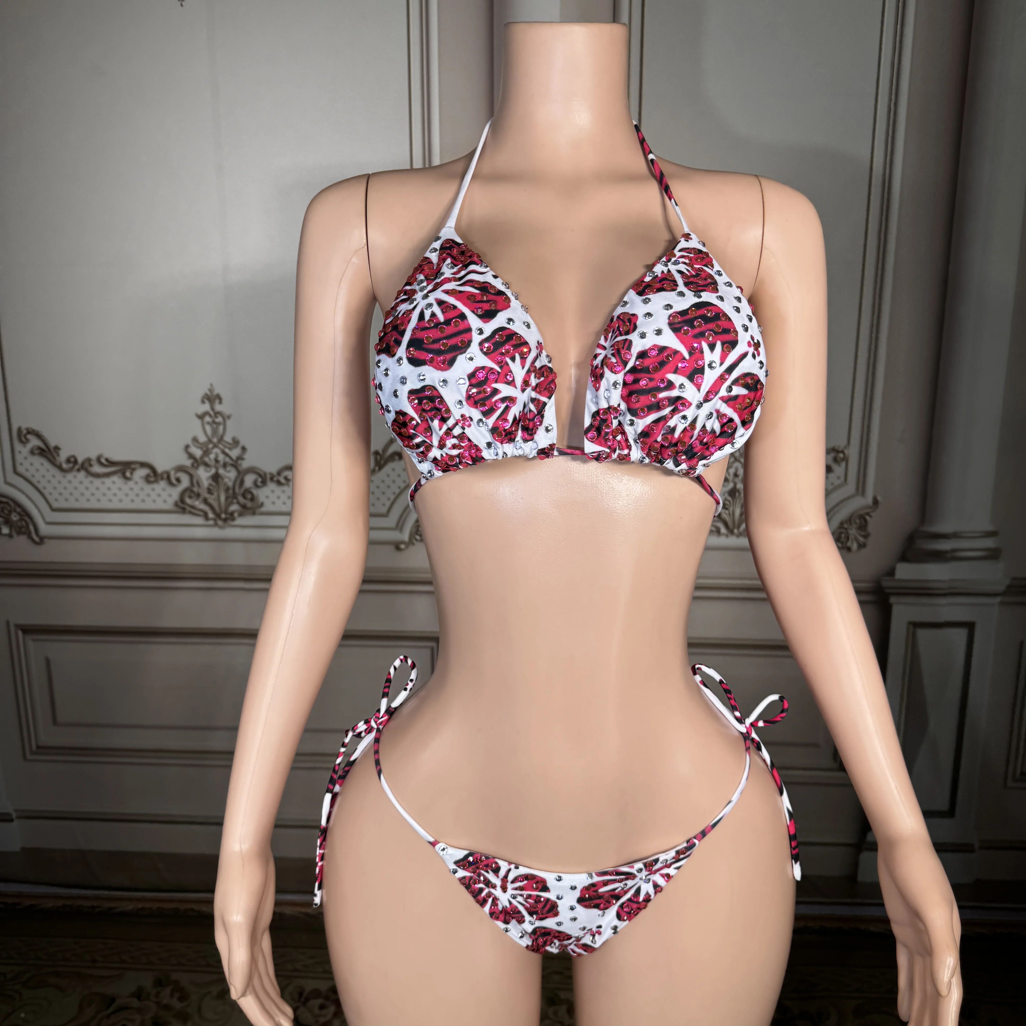 

Сексуальный купальник ZD с завязками на шее, с принтом тропических пальм, женский, с блестящими красными и черными кристаллами, треугольный верх, комплект из двух частей