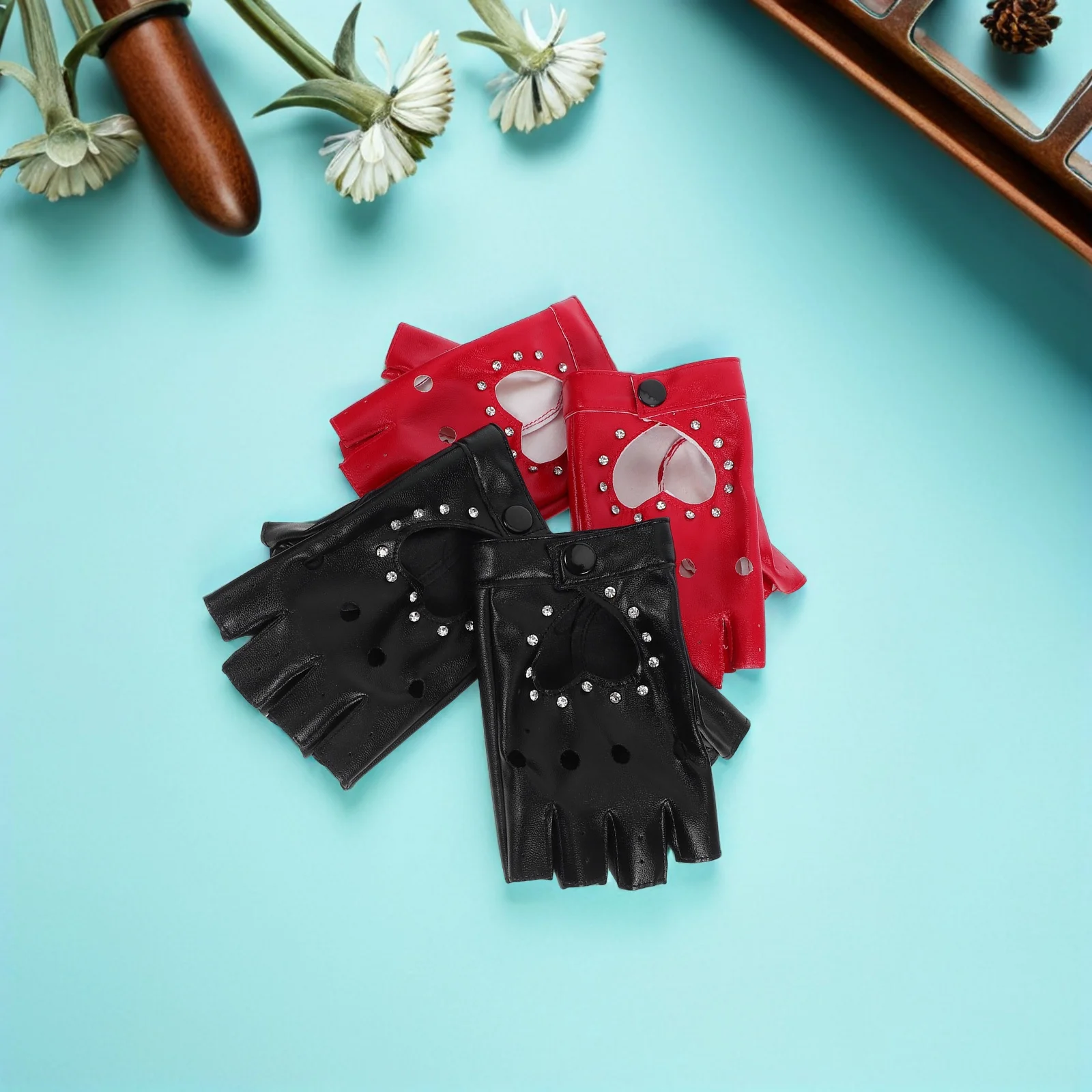 

2Pairs Kids Fingerless Gloves PU Glittery Heart Cutout Half-Finger Costume Gloves Punk Style Dance Performance