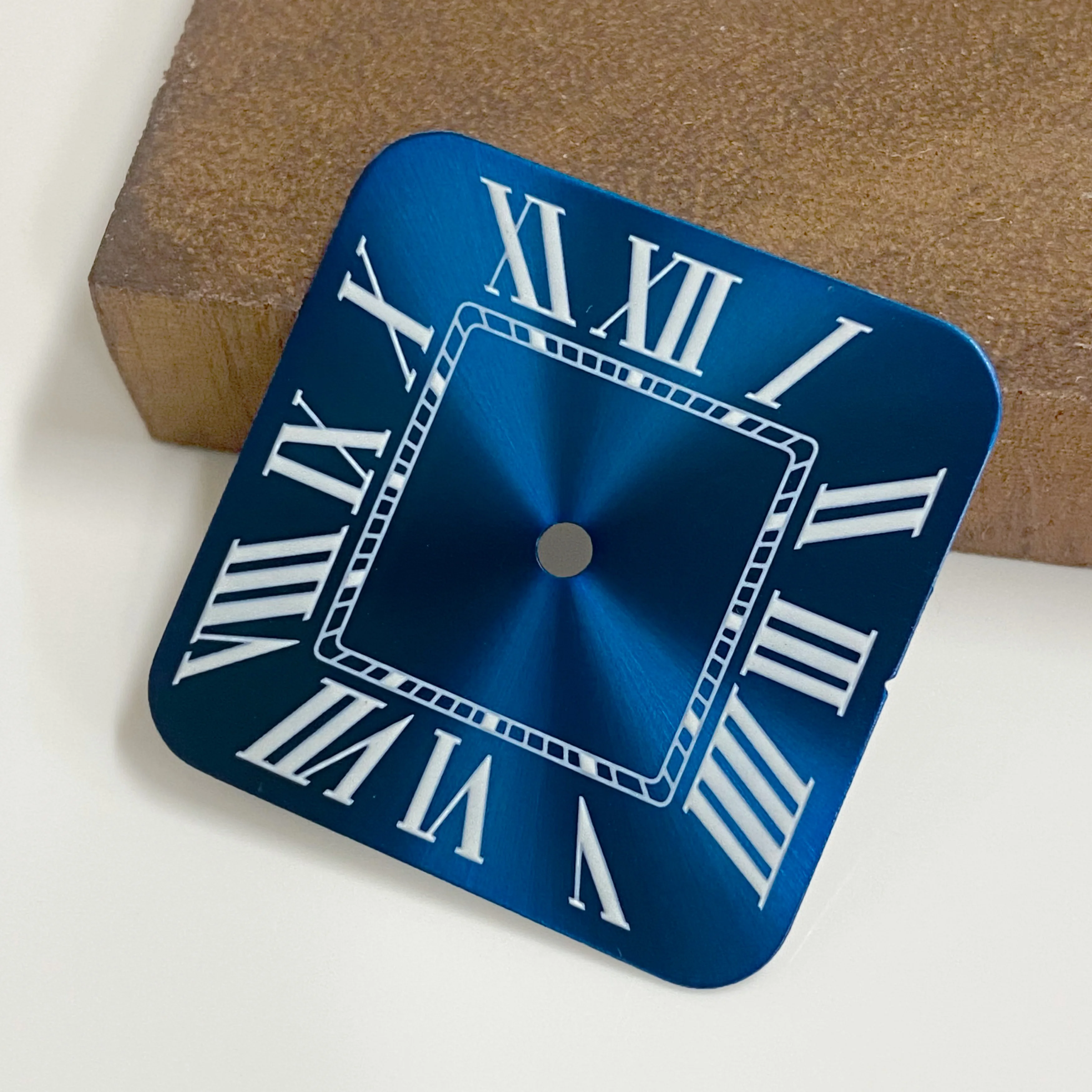 Квадратный циферблат 27 мм с функцией даты/без функции даты. Положение на 3 часа. Положение на 6 часов подходит для механизма NH35 NH36.