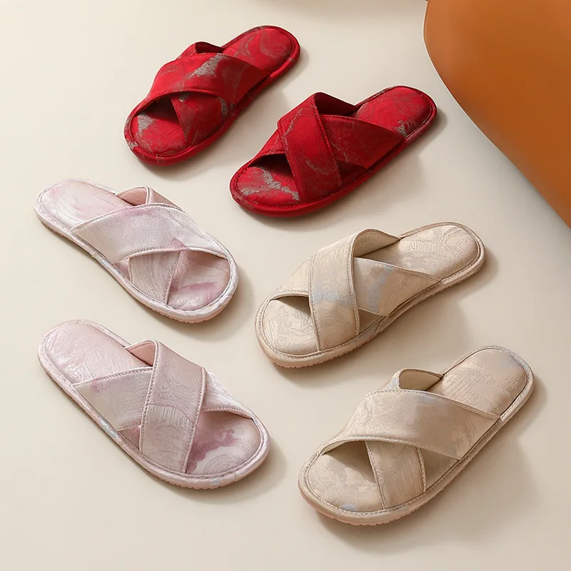 New Chinese-style embroidered satin cross-strap comfortable and elegant women's home slippers, non-slip