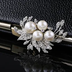 Luxury Crystal Pearl Flower Brooches For Women Fashion Exquisite Rhinestone Brooch Dress Clothing Pins Office Party Jewelry Gift