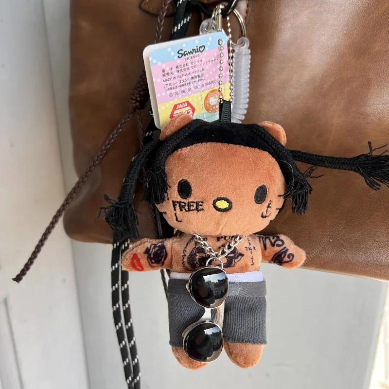 Schattig nieuw model trend zwarte huid rap zanger Hello Kitty cartoon periferie cool meisje veelzijdig pakket hangende hottie pop sleutelhanger