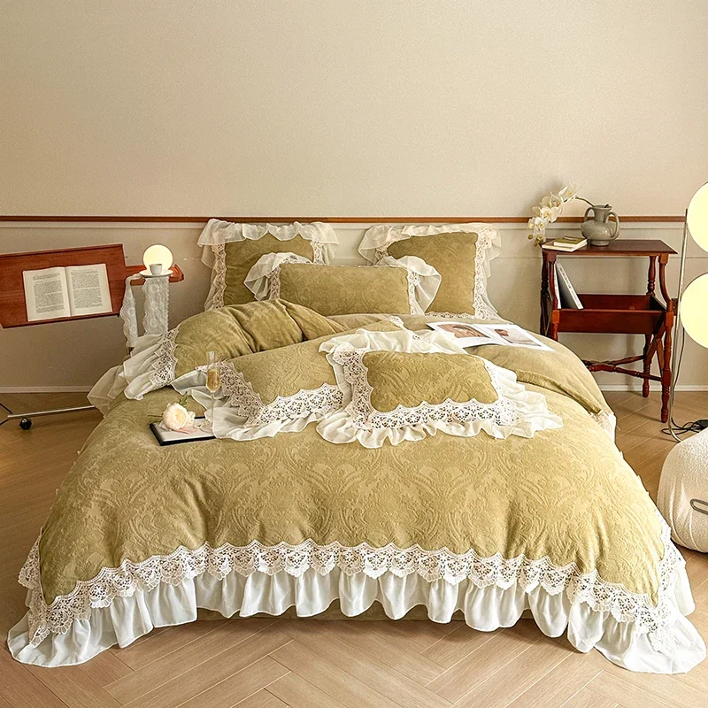 Vintage Carved Velvet Bedding Set French Hollow Lace Ruffle Duvet Cover Set Bed Sheet Pillowcases 4‑Pcs Winter Warm Bed Linen