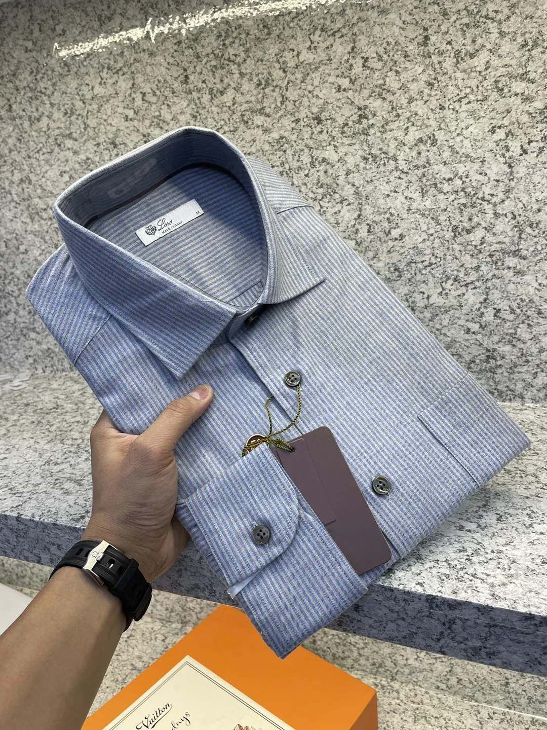 BLLIYOSS Camicia da uomo 24FW Nuovo colore solido Business Casual di alta qualità a righe a maniche corte Old Money Semplicità Tessuto avanzato