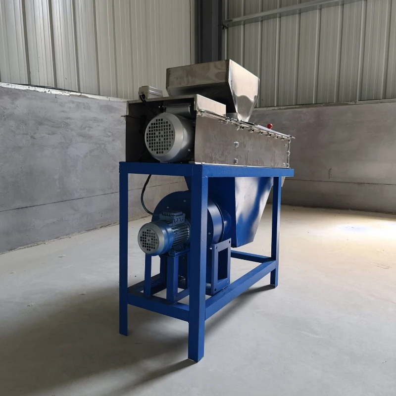 Commercial cooked peanut red clothes peeling machine, small peanut peeling machine, peanut kernel peeling processing dry peeling
