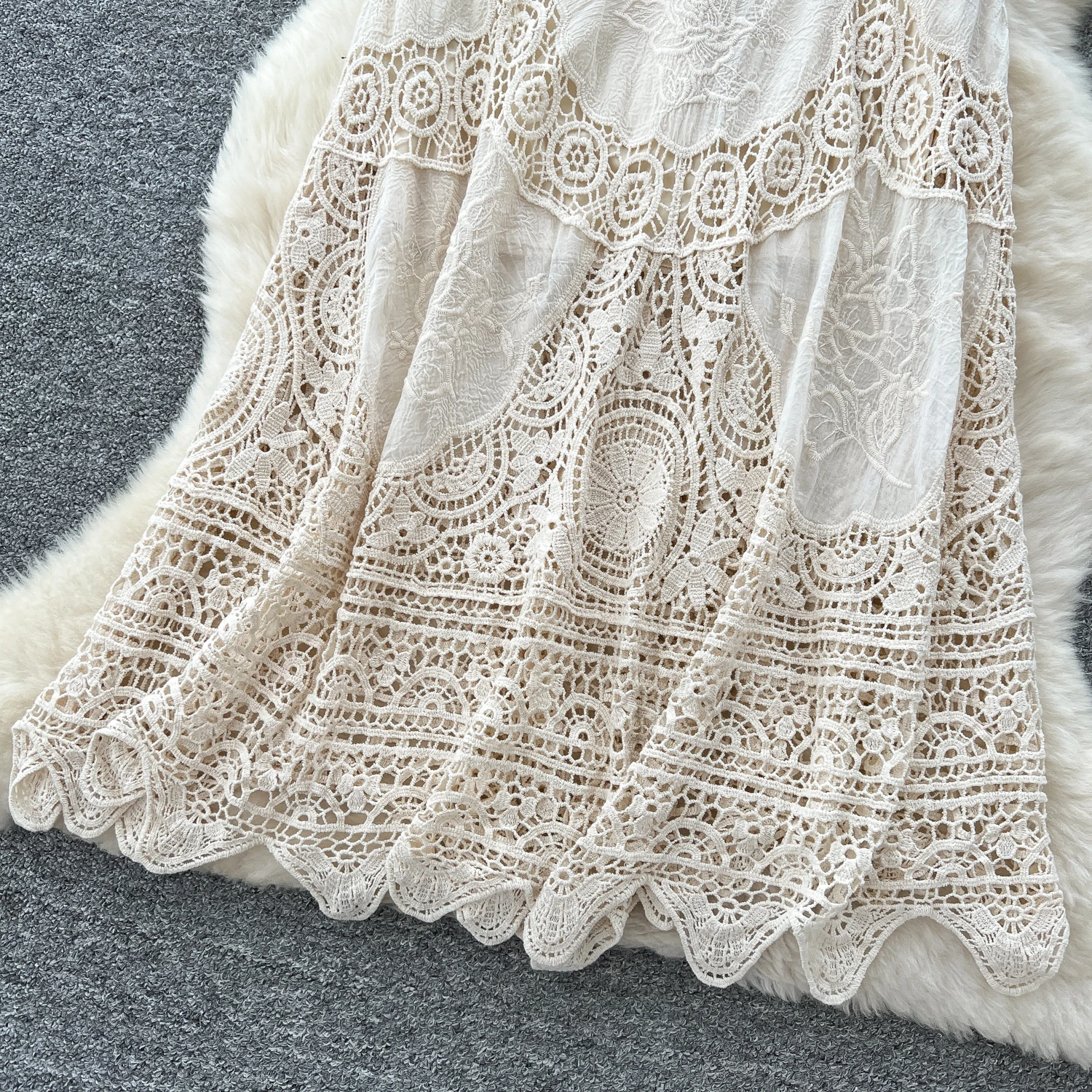 กระโปรงสไตล์ญี่ปุ่นเกาหลี ปักลายฉลุ ถักโครเชต์ เอวสูง ยืดหยุ่นดี เหมาะสำหรับวันหยุดพักผ่อน กระโปรงทรงเอ ความยาวปานกลาง