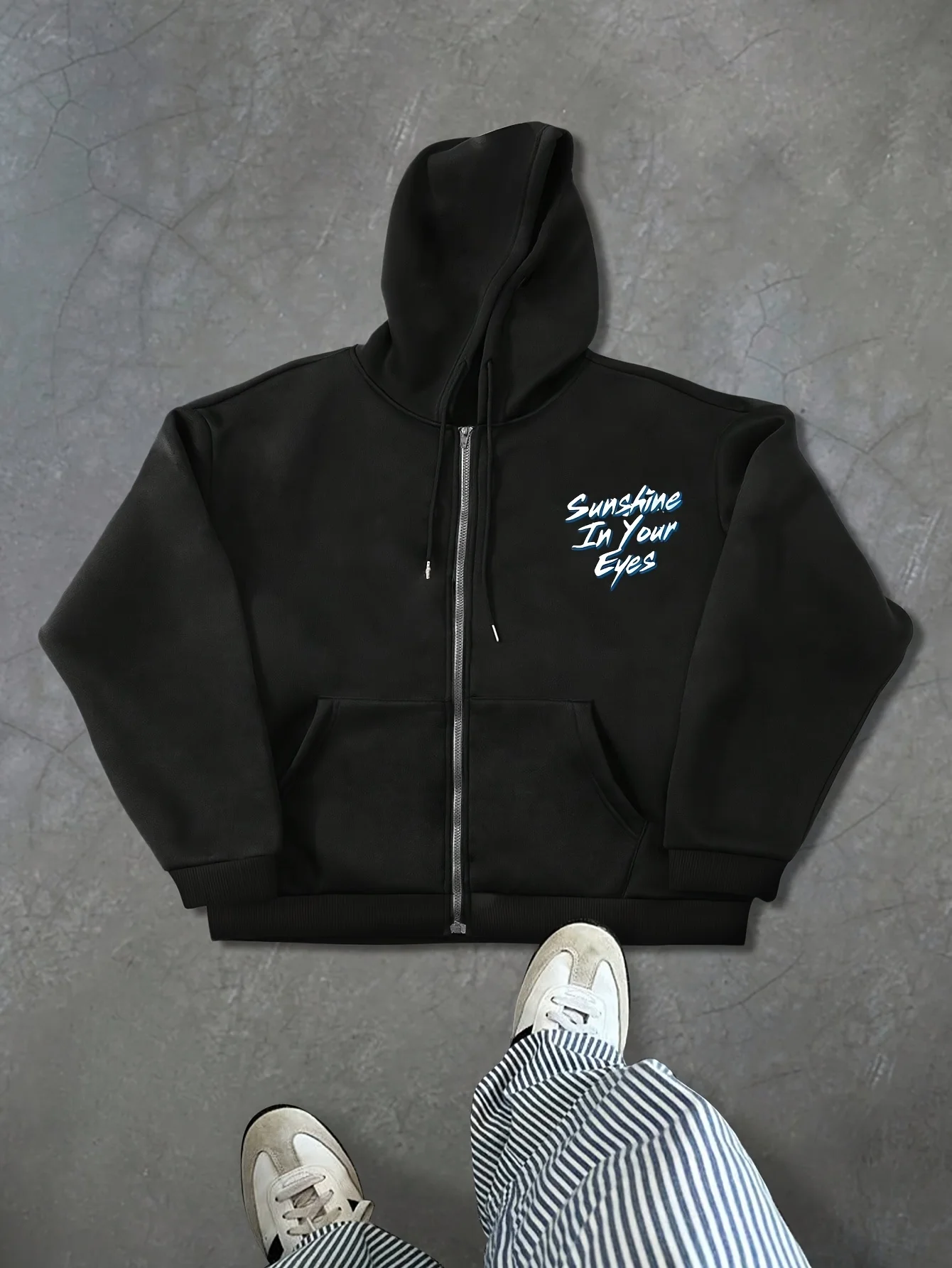 フード付きスウェットシャツジャケット、英語の文字プリントと目元に十字架、男性と女性のためのミニマリストフード付きスウェットシャツ