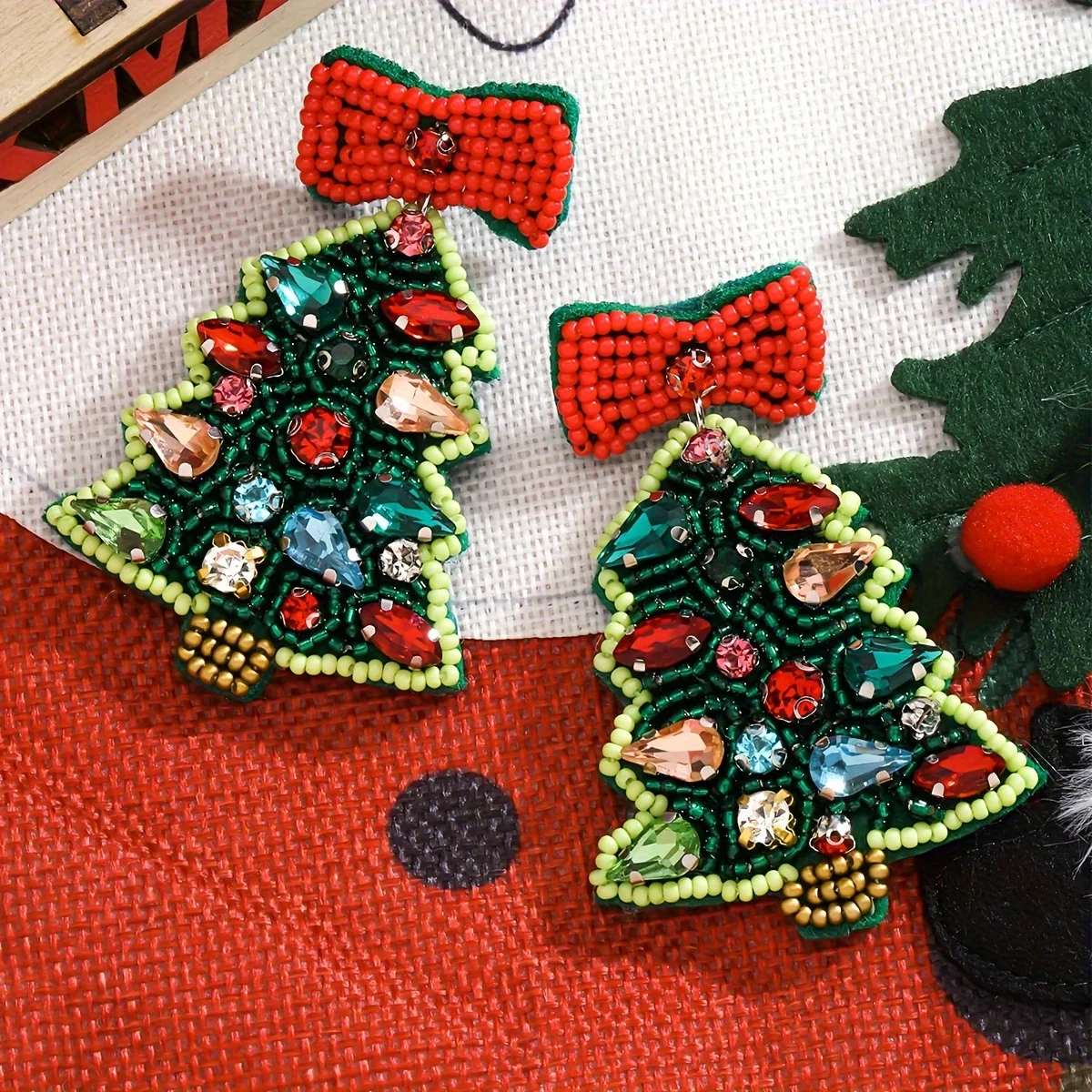 أقراط شجرة عيد الميلاد مطرز بالخرز من Vedawas-حجر الراين للنساء ، بوهو مصنوع يدويًا ، قوس أنيق لطيف ، إكسسوارات حفلات ، عطلة