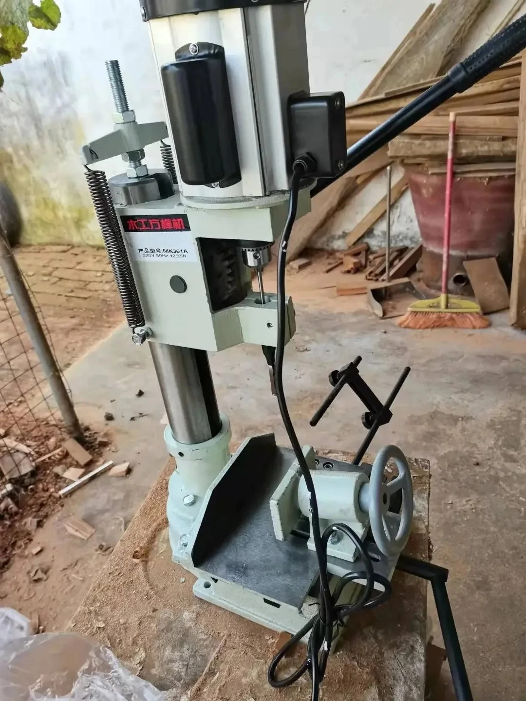 

Manual Multifunctional Woodworking Square Tenoner Mortising Machine Small Bench Drill Hole Cutter Slotting Function Wood