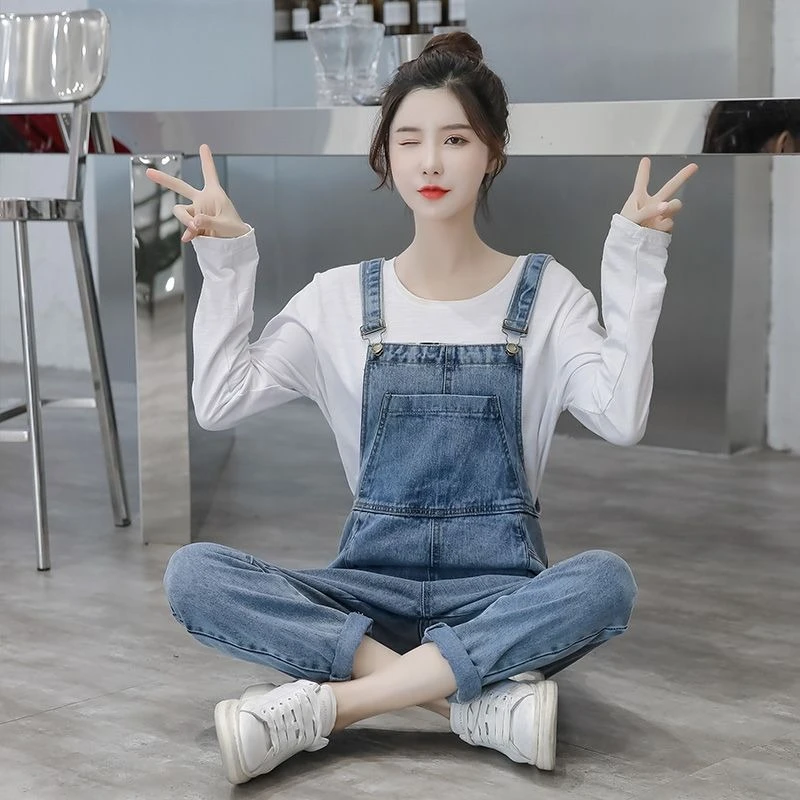 

Женский джинсовый комбинезон 2026 в корейском стиле, новинка, свободный крой, стройнящий, однотонный, повседневные брюки для осени и зимы ​