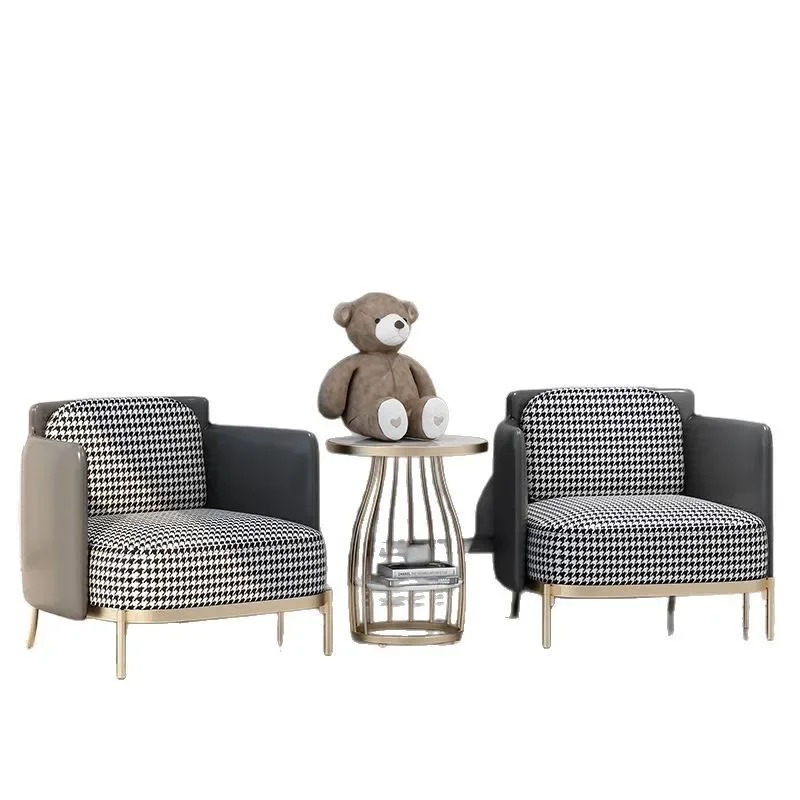 

Легкий роскошный комплект мебели для приемной: диван, стол и стулья для кафе, отеля, отдела продаж, зоны отдыха, одноместный диван-кресло.