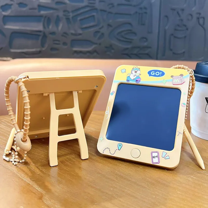 Kreatywny brelok z tabliczką do rysowania z motywem kapibary, zabawny brelok antystresowy dla uczniów, zawieszka do torby, zabawka do rysowania.