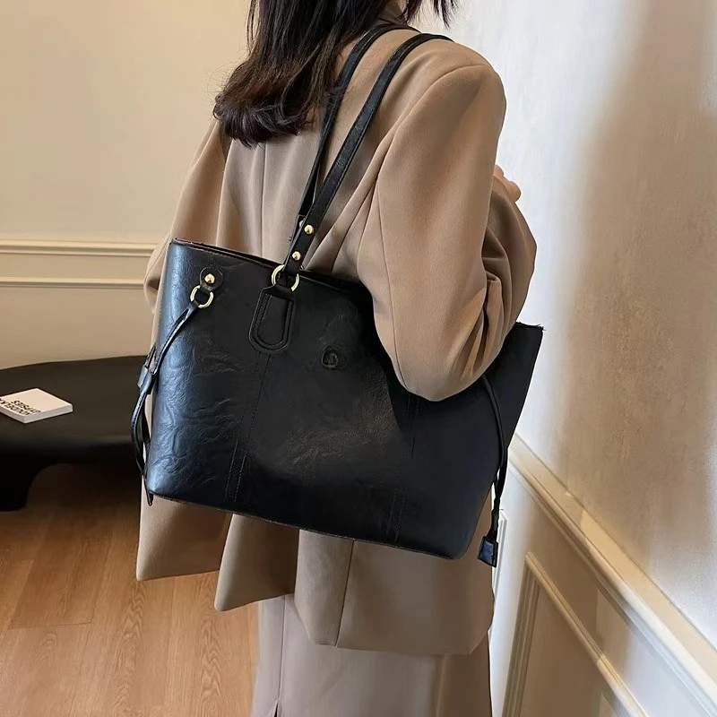 Vintage commuting tote bag, new fashionable shoulder bag, versatile and large capacity handbag
