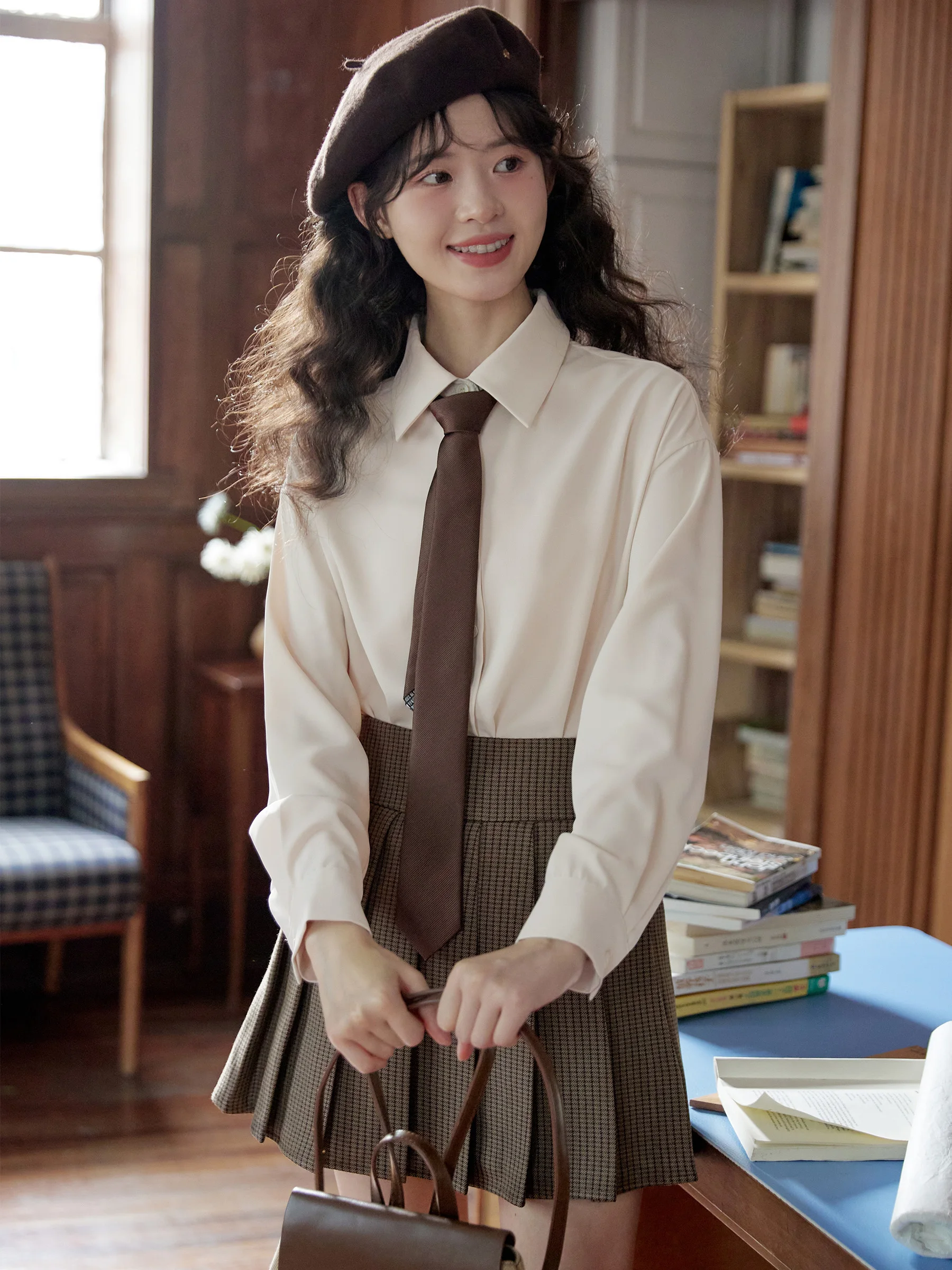 

Новая женская утепленная белая рубашка Lingjiu 2025 с длинным рукавом для осени и зимы, базовый слой в стиле JK, модный внутренний топ для колледжа